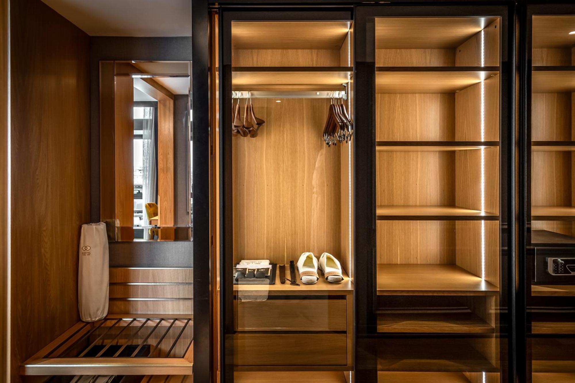 Sofitel Istanbul Taksim Hotell Exteriör bild A walk-in closet